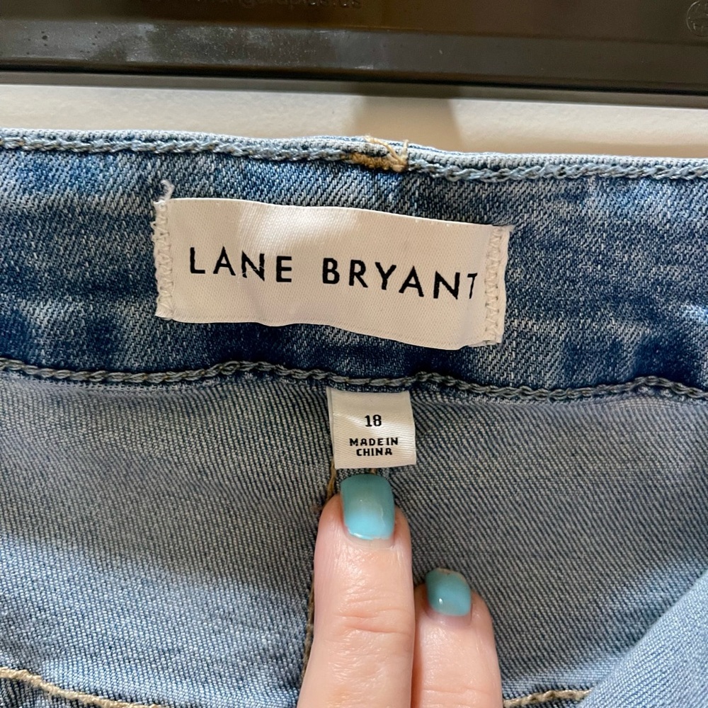 Lane Bryant Embroidered Jean Shorts w/Flex Magic Waistband Size 18 - Picture 6 of 8